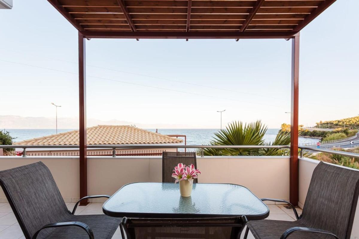 Villa Armonia - Beachfront Majestic Retreat Petalidi Bagian luar foto