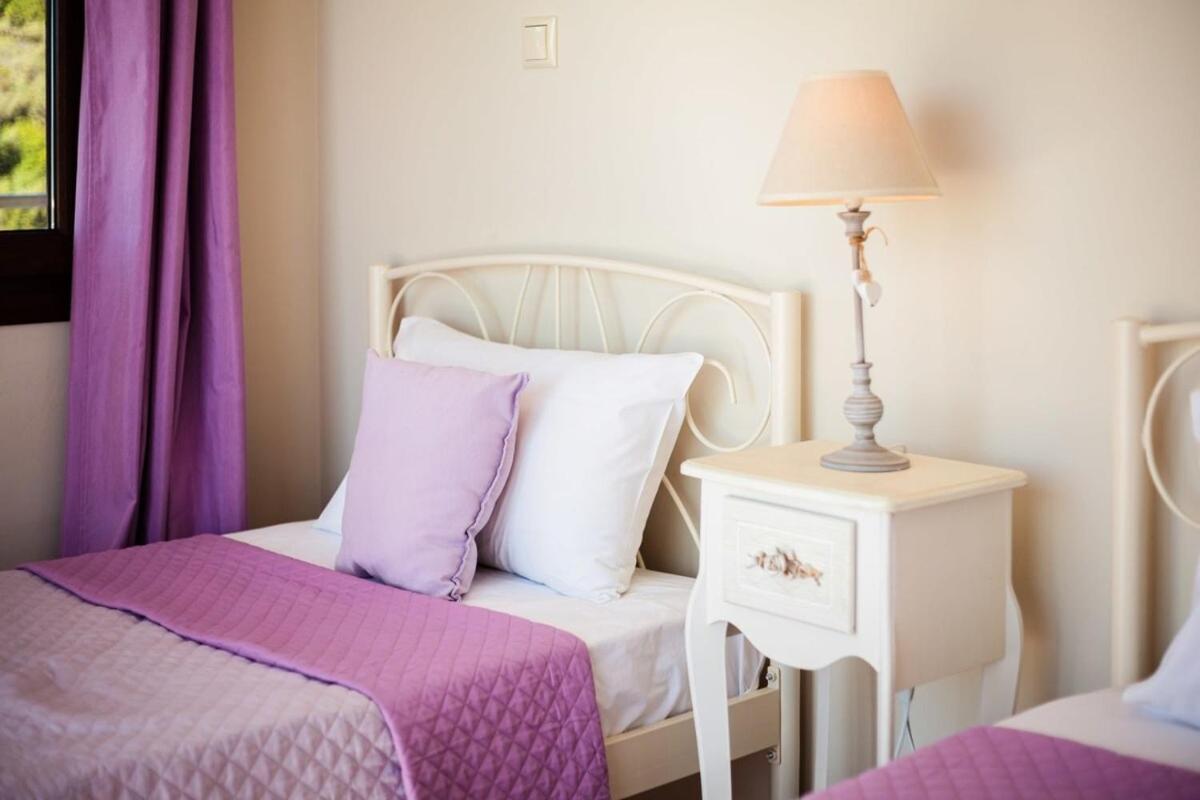 Villa Armonia - Beachfront Majestic Retreat Petalidi Bagian luar foto