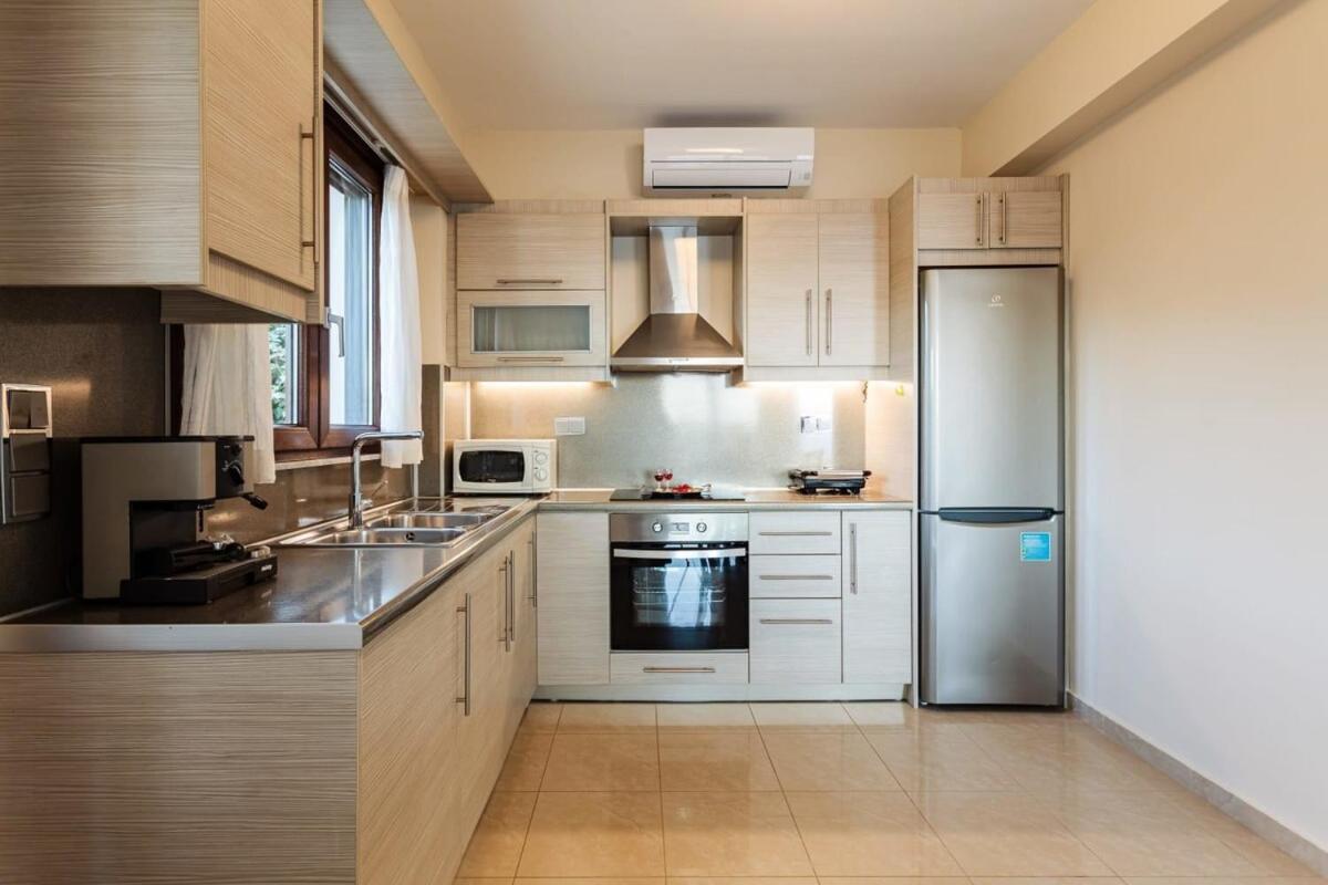 Villa Armonia - Beachfront Majestic Retreat Petalidi Bagian luar foto