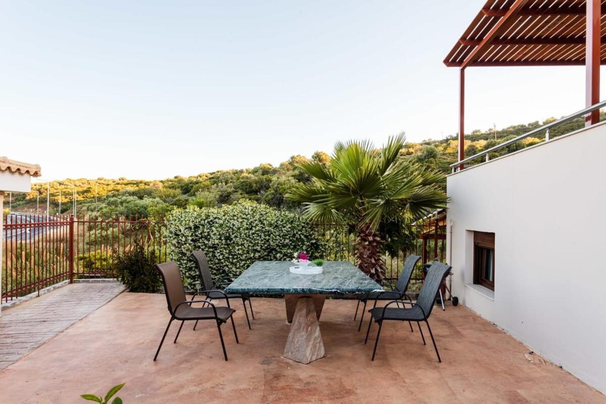 Villa Armonia - Beachfront Majestic Retreat Petalidi Bagian luar foto