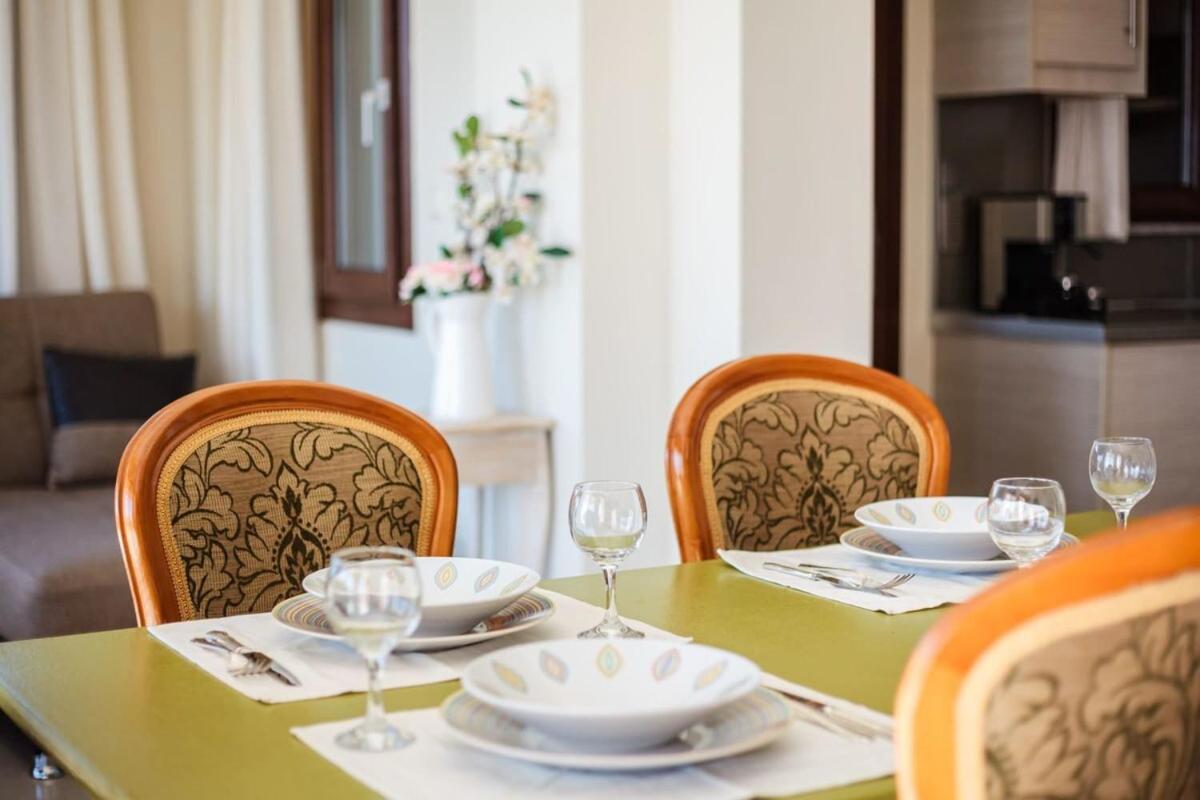 Villa Armonia - Beachfront Majestic Retreat Petalidi Bagian luar foto