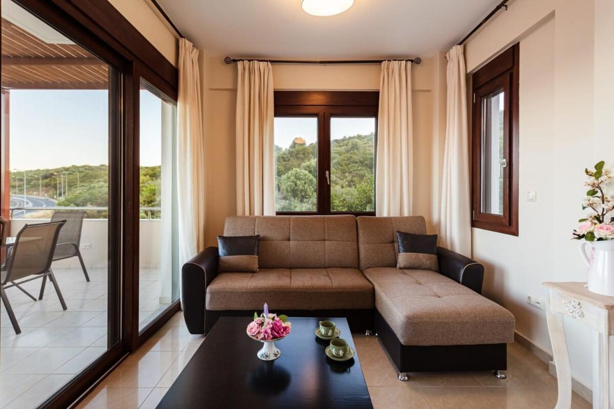 Villa Armonia - Beachfront Majestic Retreat Petalidi Bagian luar foto