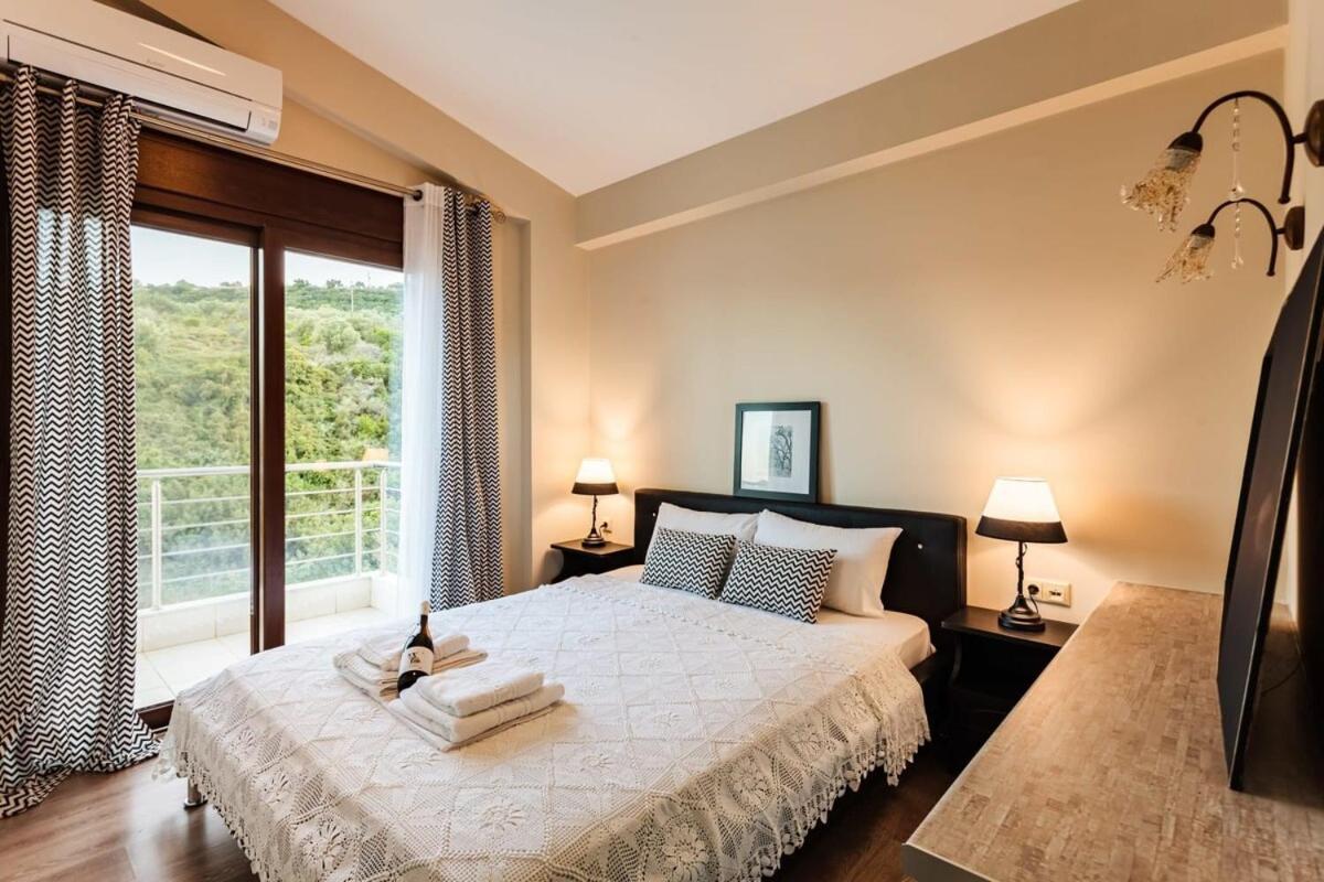 Villa Armonia - Beachfront Majestic Retreat Petalidi Bagian luar foto