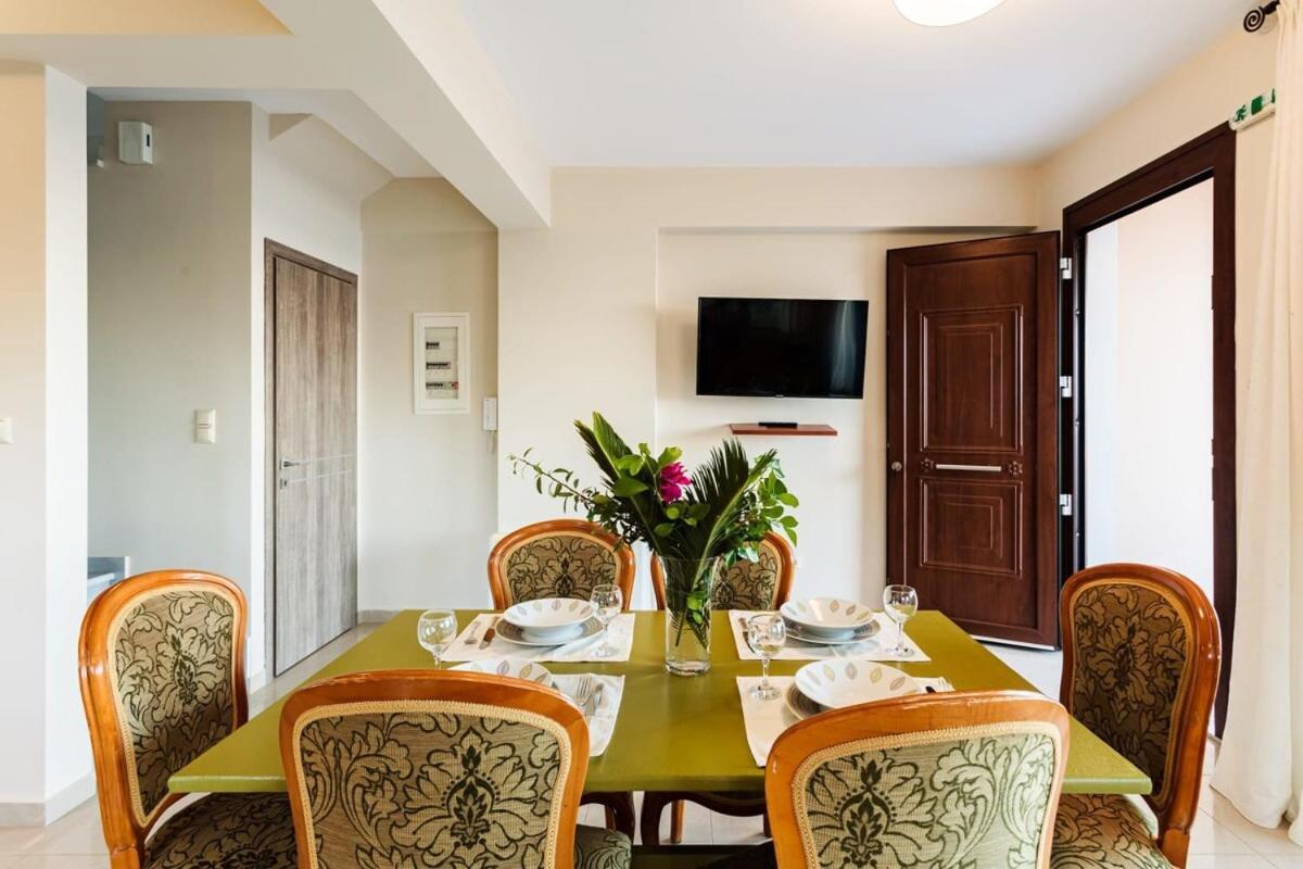 Villa Armonia - Beachfront Majestic Retreat Petalidi Bagian luar foto