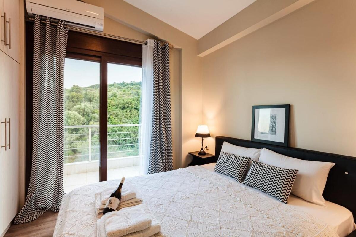 Villa Armonia - Beachfront Majestic Retreat Petalidi Bagian luar foto