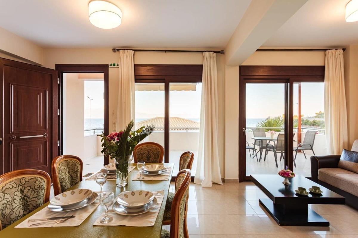 Villa Armonia - Beachfront Majestic Retreat Petalidi Bagian luar foto